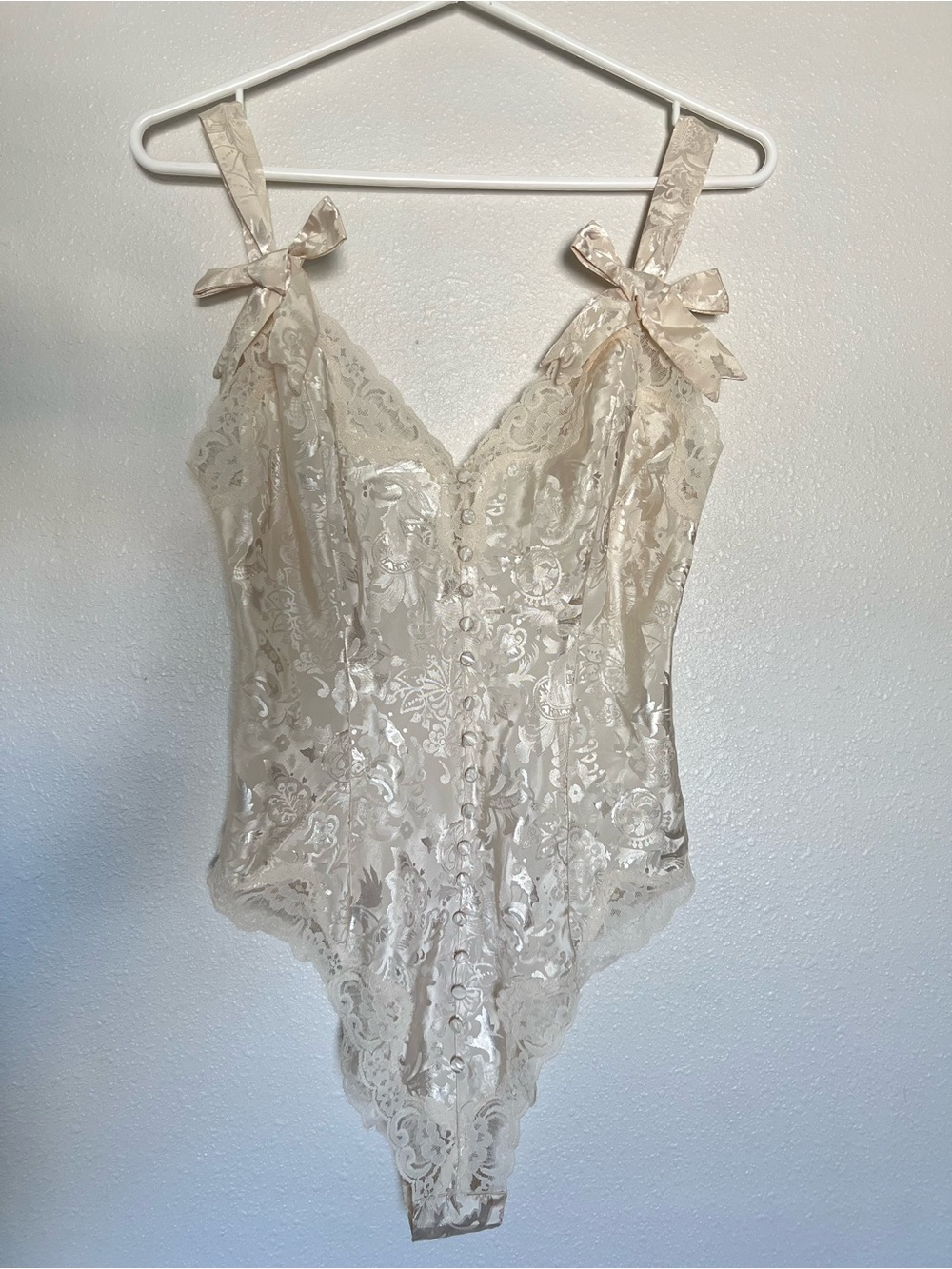 Vintage Victoria’s Secret White Gold Bridal Lace Teddy Bodysuit Medium